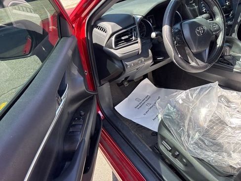 Used 2023 Toyota Camry SE image 7