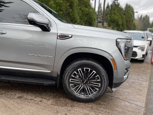 Used 2025 GMC Yukon Elevation image 2