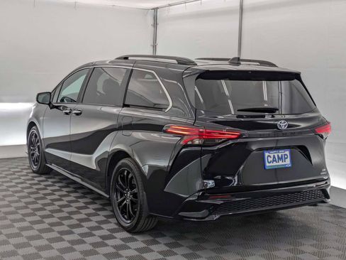 Used 2024 Toyota Sienna XSE FWD image 4
