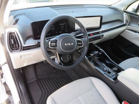 Used 2025 Kia Sorento SX image 14