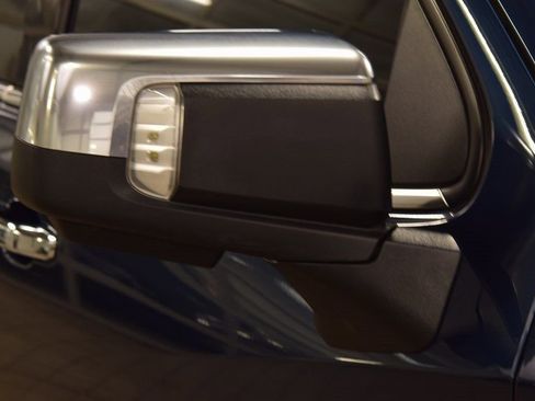 Used 2022 Chevrolet Silverado 1500 High Country w/ High Country Premium Package image 15