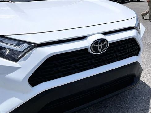Used 2024 Toyota RAV4 XLE FWD image 29
