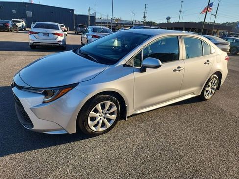 Used 2025 Toyota Corolla LE image 1