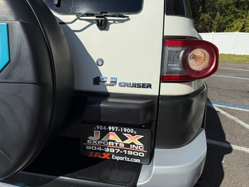 Used 2013 Toyota FJ Cruiser 2WD image 8