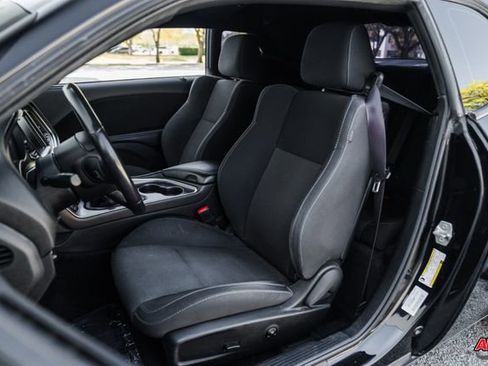 Used 2016 Dodge Challenger R/T image 4