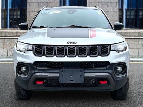 Used 2025 Jeep Compass Trailhawk AWD/4WD image 3