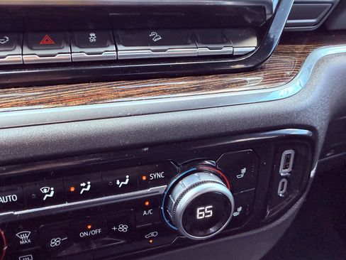 Used 2024 GMC Sierra 1500 Elevation image 40