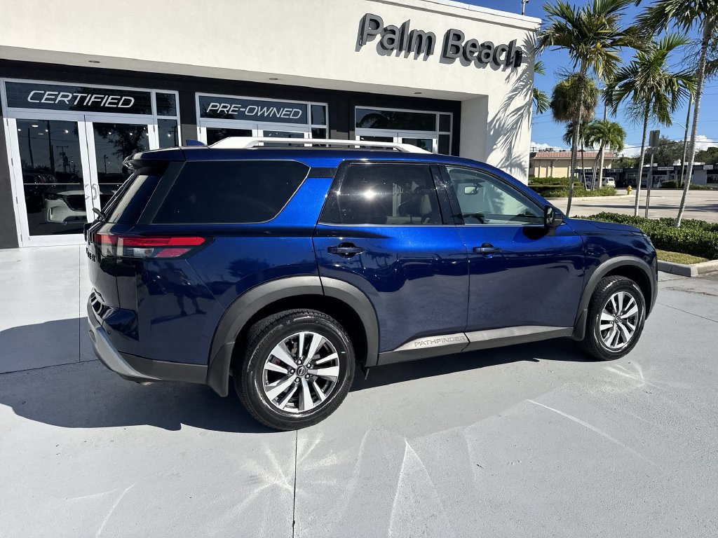 Used 2022 Nissan Pathfinder SL w/ SL Black Package AWD/4WD image 4
