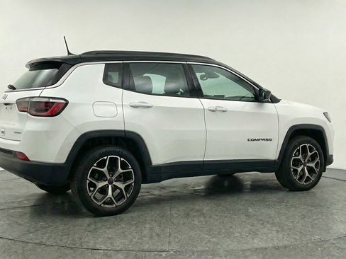 Used 2025 Jeep Compass Limited image 9