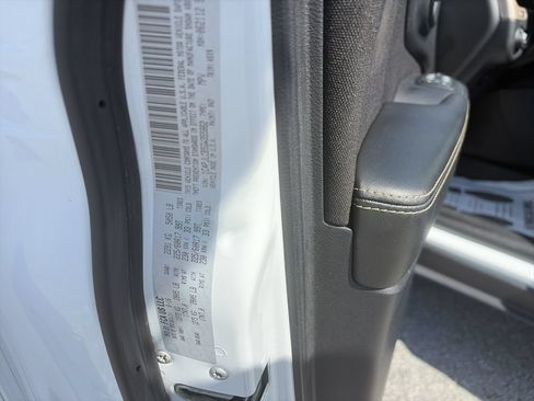 Used 2016 Jeep Cherokee Latitude FWD image 34