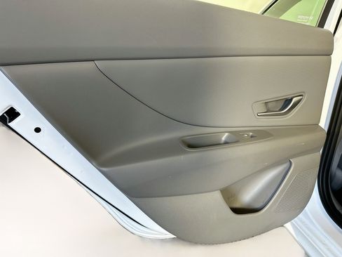 Used 2025 Hyundai Elantra SEL FWD image 27
