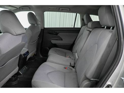Used 2020 Toyota Highlander L AWD/4WD image 29