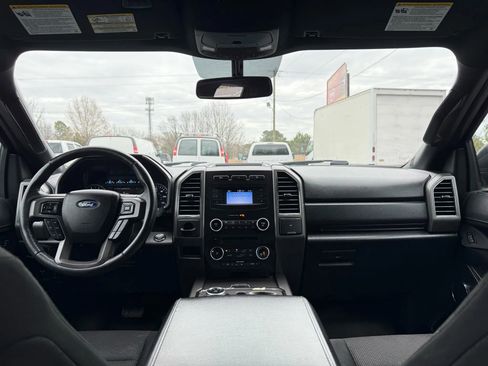 Used 2018 Ford Expedition XLT image 16