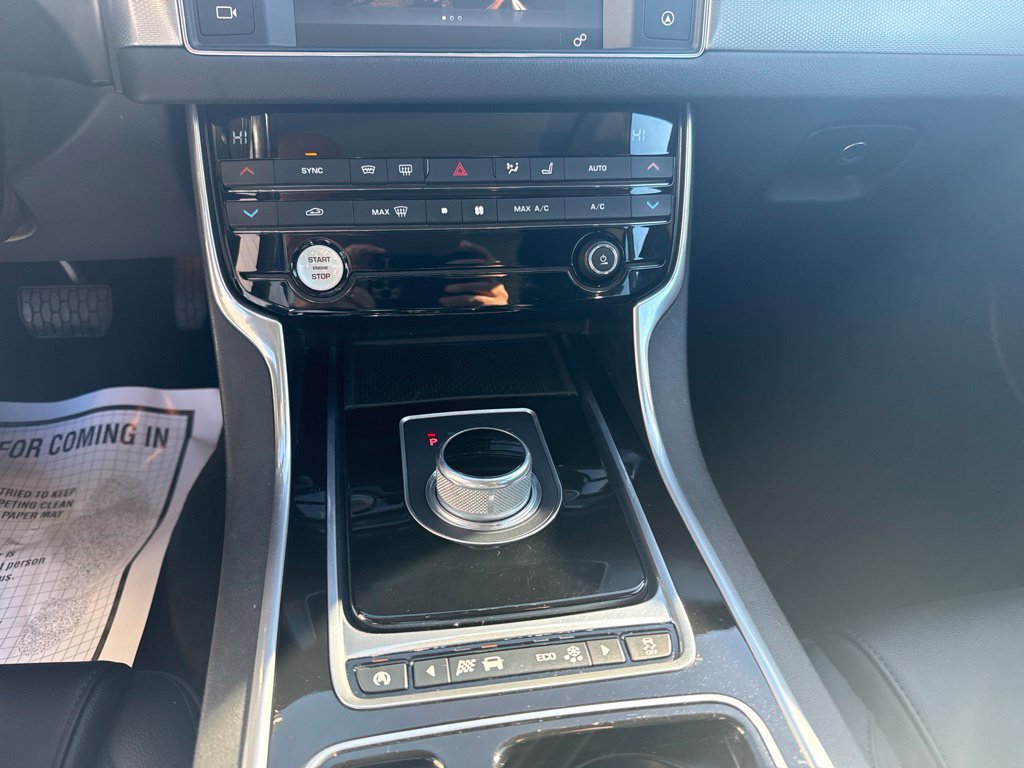 Used 2016 Jaguar XF Premium AWD/4WD image 14