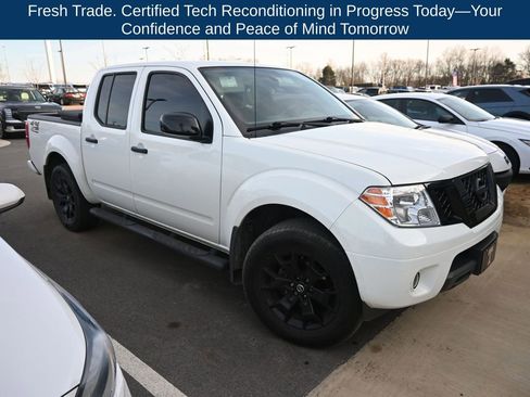 Used 2020 Nissan Frontier SV w/ Midnight Edition Floor Mats image 2