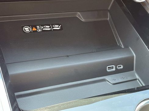 New 2026 Chevrolet Suburban High Country image 25