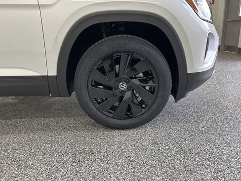 New 2026 Volkswagen Atlas SE image 42