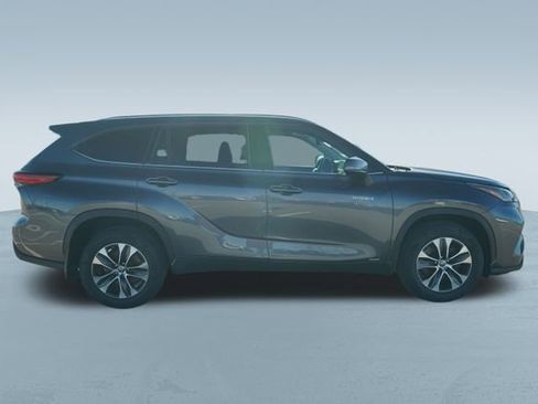 Used 2021 Toyota Highlander XLE image 10