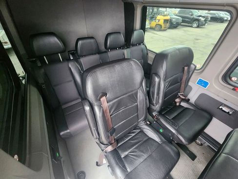 Used 2018 Mercedes-Benz Sprinter 2500 image 5