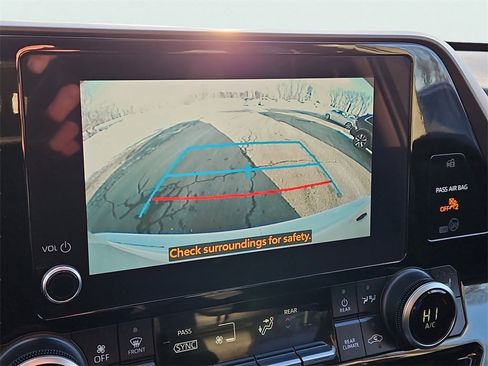 Used 2024 Toyota Highlander XLE image 16