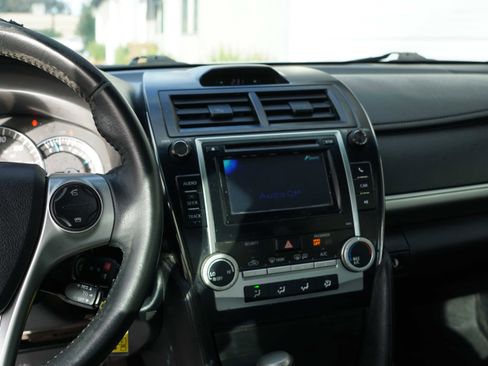 Used 2014 Toyota Camry SE image 42