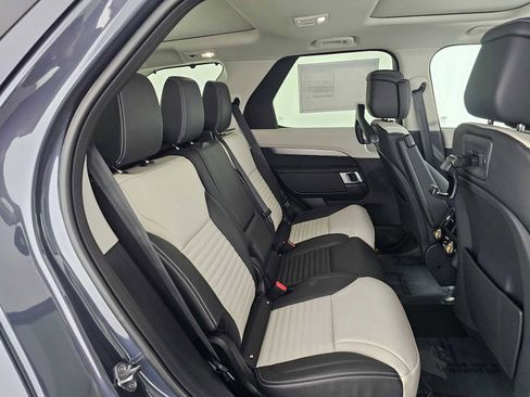 New 2026 Land Rover Discovery Dynamic SE image 12