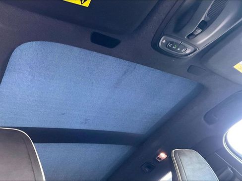 Used 2019 Volvo XC40 T5 R-Design image 22