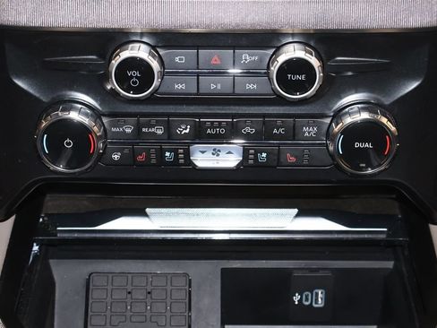 Certified 2025 Ford F350 Platinum w/ Platinum Plus Package image 36