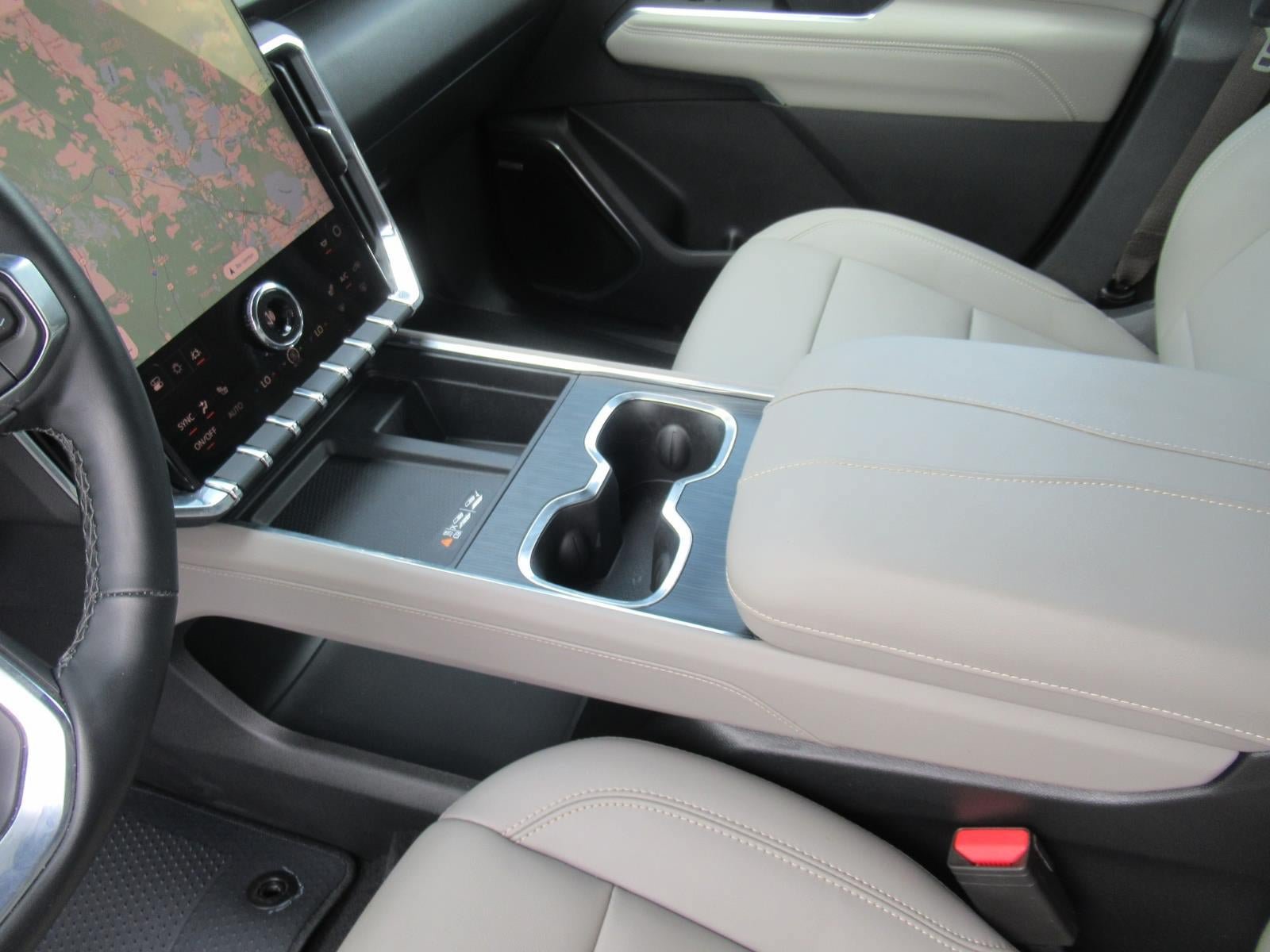 Used 2026 GMC Acadia Elevation w/ Elevation Premium Package FWD image 16