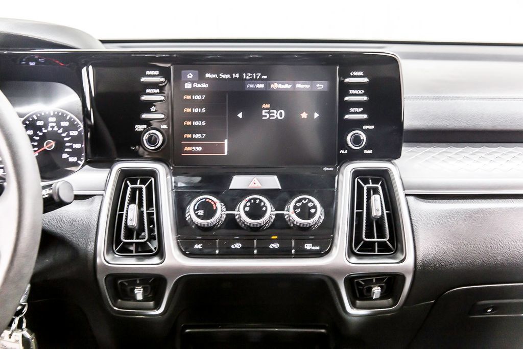 Used 2023 Kia Sorento LX FWD image 17