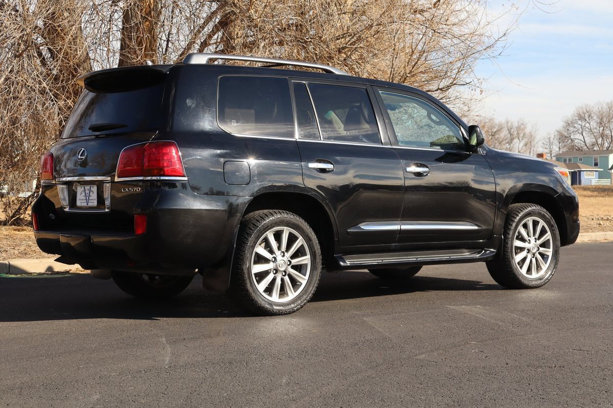 Used 2011 Lexus LX 570 4WD w/ Luxury Pkg image 5