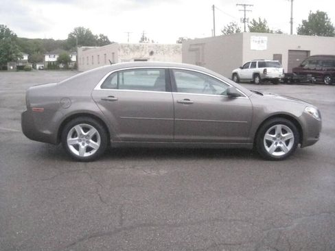 Used 2011 Chevrolet Malibu LS FWD image 4