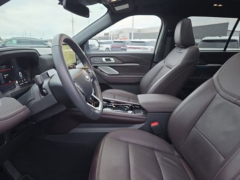 Used 2025 Ford Explorer Platinum image 9