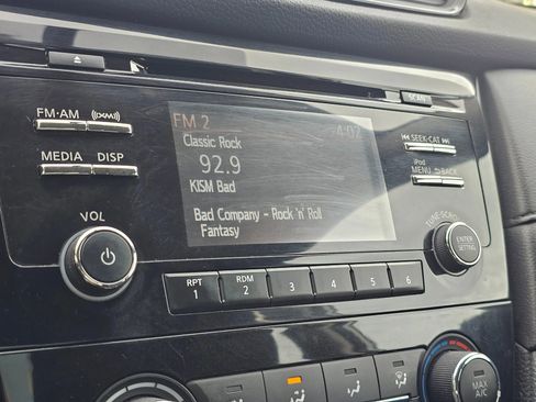 Used 2017 Nissan Rogue S image 26