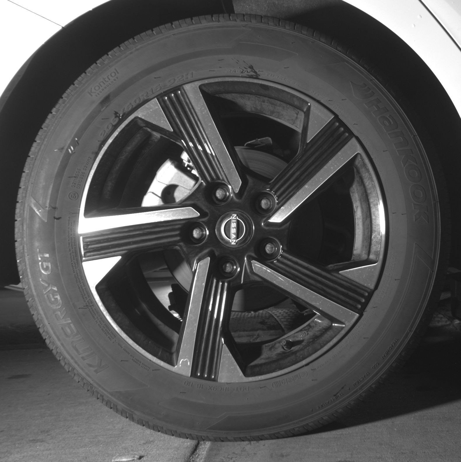 Used 2025 Nissan Sentra SV FWD image 18