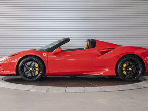 Used 2021 Ferrari F8 Tributo RWD image 2