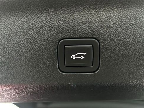 Used 2024 GMC Yukon XL Denali Ultimate image 18