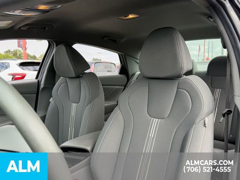 Used 2024 Hyundai Elantra SEL FWD image 9