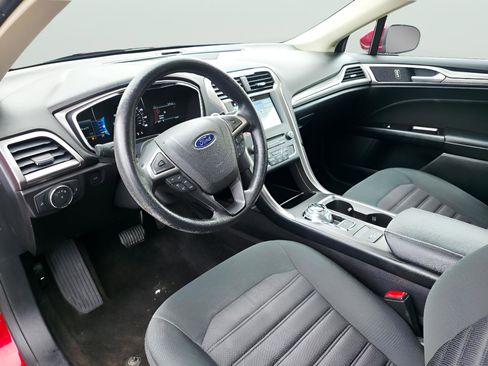 Used 2017 Ford Fusion SE w/ Fusion SE Technology Package FWD image 7