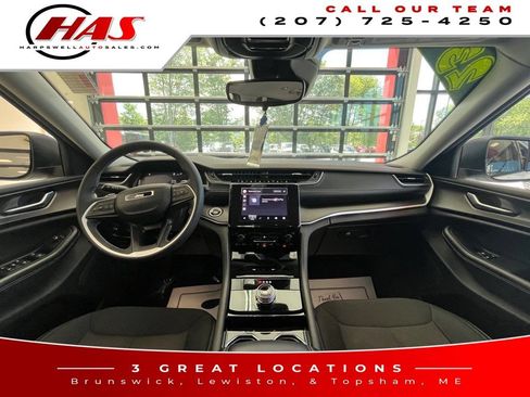Used 2023 Jeep Grand Cherokee L Laredo AWD/4WD image 16