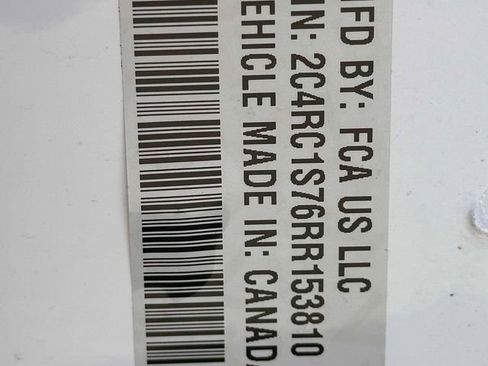Used 2024 Chrysler Pacifica Limited FWD image 32