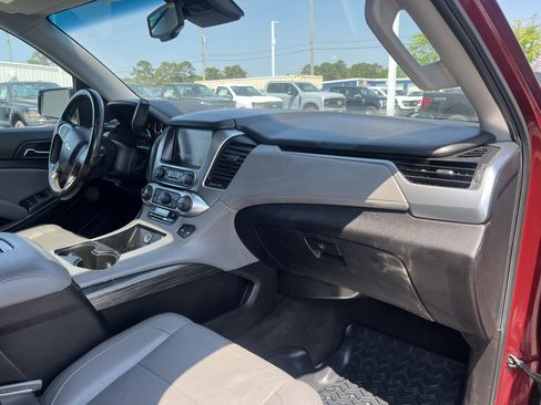 Used 2017 Chevrolet Suburban LT w/ Luxury Package image 15