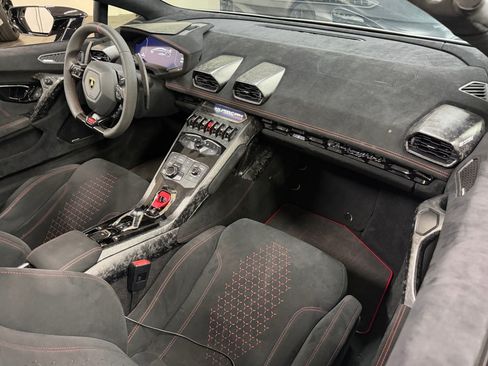 Used 2019 Lamborghini Huracan Performante AWD/4WD image 15