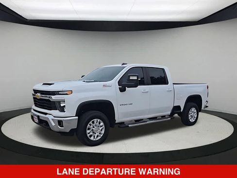 Used 2024 Chevrolet Silverado 2500 LT AWD/4WD image 4