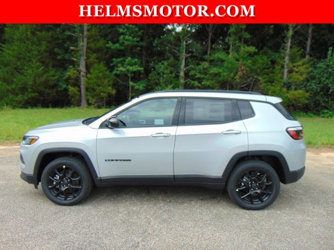 New 2026 Jeep Compass Latitude AWD/4WD image 4