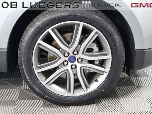 Used 2022 Ford Edge Titanium image 3