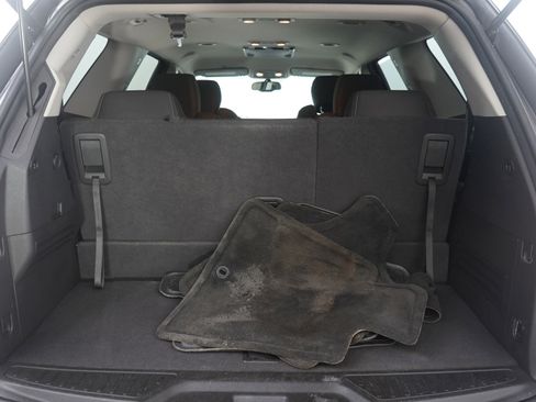 Used 2016 GMC Acadia SLE image 11