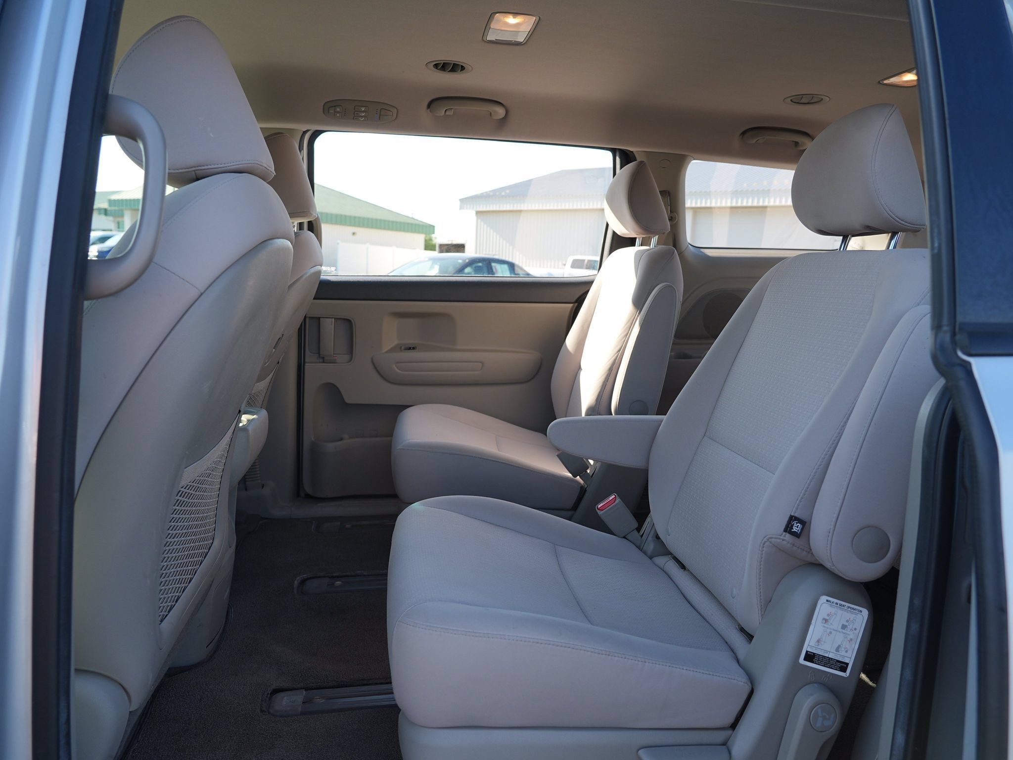 Used 2018 Kia Sedona L FWD image 19