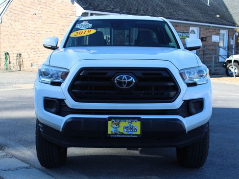 Used 2019 Toyota Tacoma SR w/ SR Convenience Package image 12