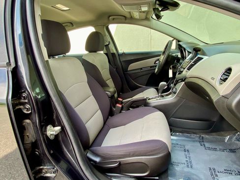 Used 2014 Chevrolet Cruze LS FWD image 18